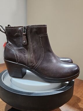 Women's Brown Leather Ankle Booties with Side Zip